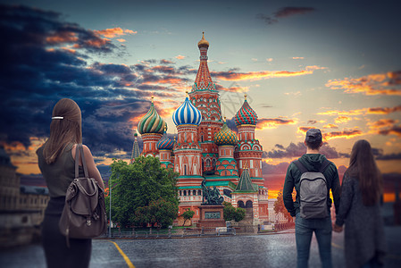 人们正莫斯科红色广场观看日落图片