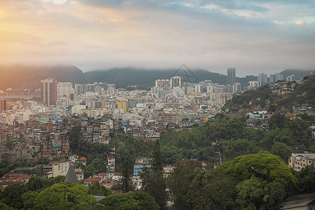 里约热内卢,巴西穿过海湾的城市景色图片