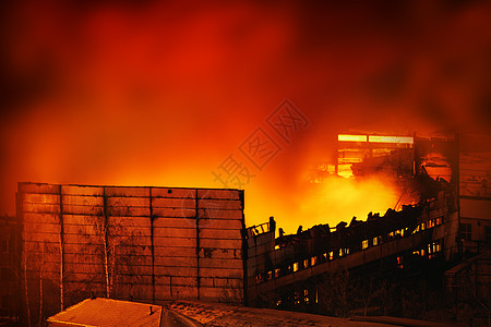 晚上商店里的大火建筑物被烧毁倒塌图片