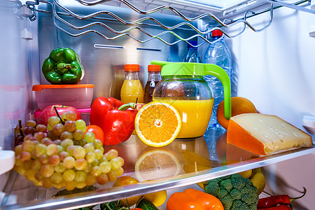 果汁主图打开装满食物的冰箱健康的食物背景