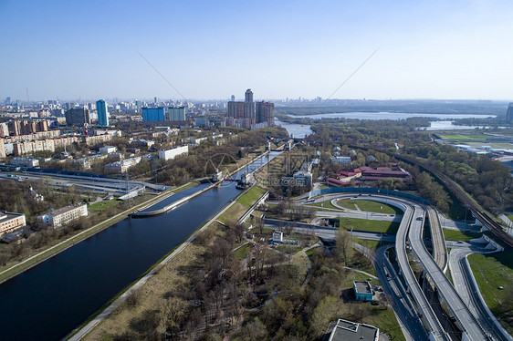 以莫斯科命名的运河,俄罗斯高速公路交叉口的鸟瞰图图片