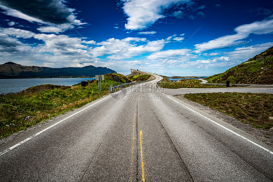 挪威大西洋公路大西洋公路Atlanterhsveien被授予挪威世纪建筑称号这条路被归类为旅游路线图片