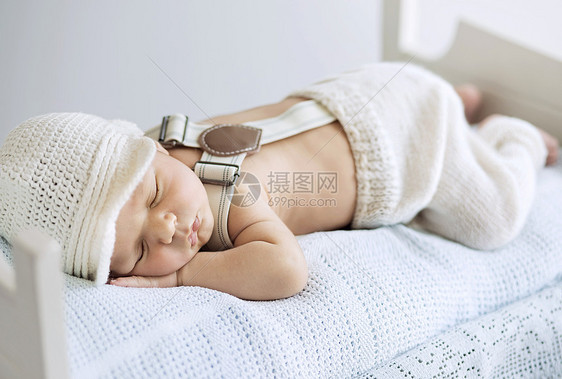 可爱熟睡婴儿的肖像图片