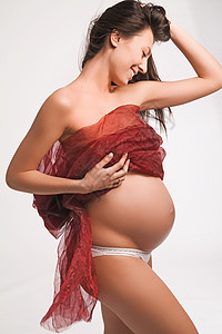 吸引力的怀孕母亲期待着孩子图片