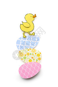 创意复活节照片的鸭子与鸡蛋由纸白色背景图片