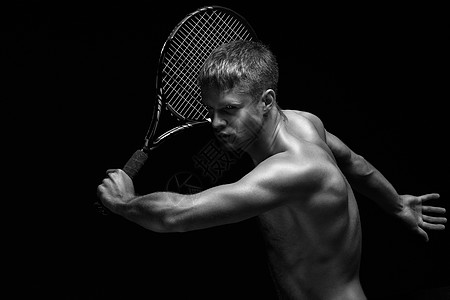 球拍的网球运动员的肖像图片