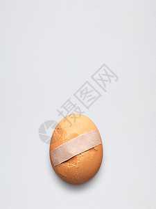 创造的医学医疗理念,破裂的鸡蛋上贴石膏图片