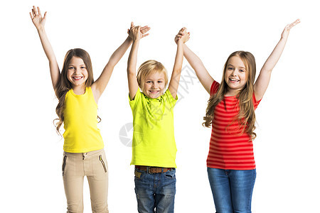 快乐的三个孩子快乐的三个孩子举双手,孤立白色的背景上图片