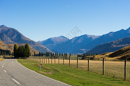 风景如画新西兰阿尔卑斯山道路的自然景观图片