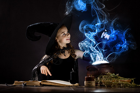 万节女巫小万节女巫阅读魔法的锅图片