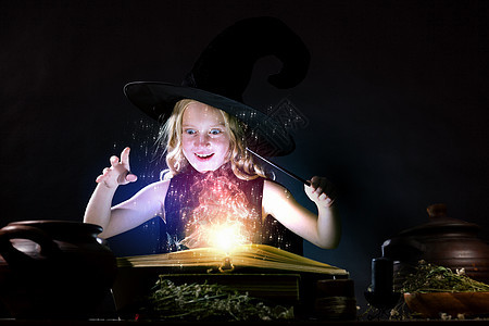 万节女巫小万节女巫阅读魔法书的魔法图片