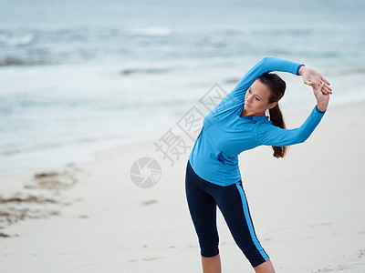 海边的感轻女人图片