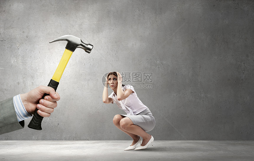 攻击攻击用紧紧地握住女商人