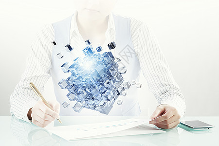新技术交叉的过程商务人员用钢笔数字立方体纸上写作图片