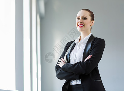 自信的女商人穿着西装的轻吸引力的女商人的形象微笑着图片