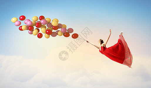 跳舞的女人穿着连衣裙芭蕾舞的轻女人用五颜六色的气球跳舞图片