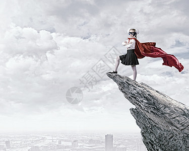 无畏勇敢的穿着超级英雄服装的学龄可爱女孩背景