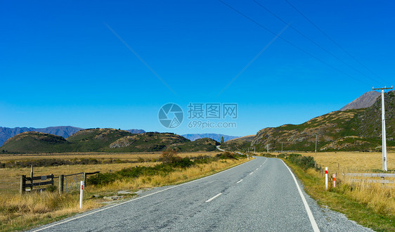 风景如画新西兰阿尔卑斯山道路的自然景观图片