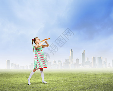 长笛的孩子小可爱女孩长笛上演奏的形象图片