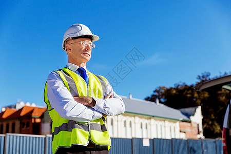 "三合一"场所建筑工地的工程师建设者建筑工程师施工场景穿着安全背心