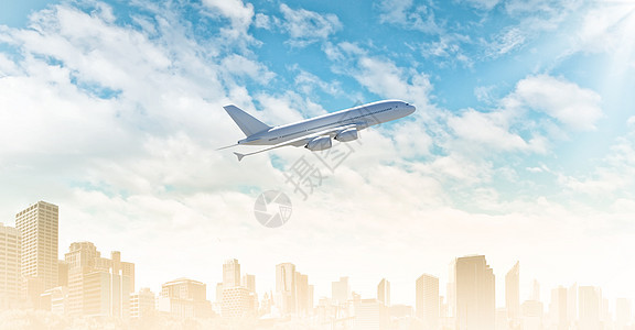 旅游交通飞机现代城市上方的蓝天上飞行图片
