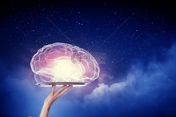 人类的大脑手金属托盘与人脑符号图片
