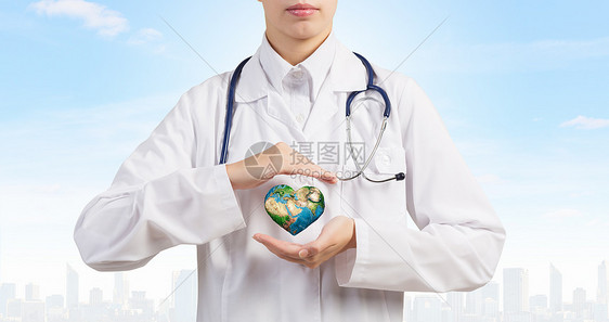 保护地球女医生手捧心脏这幅图像的元素由美国宇航局提供的图片