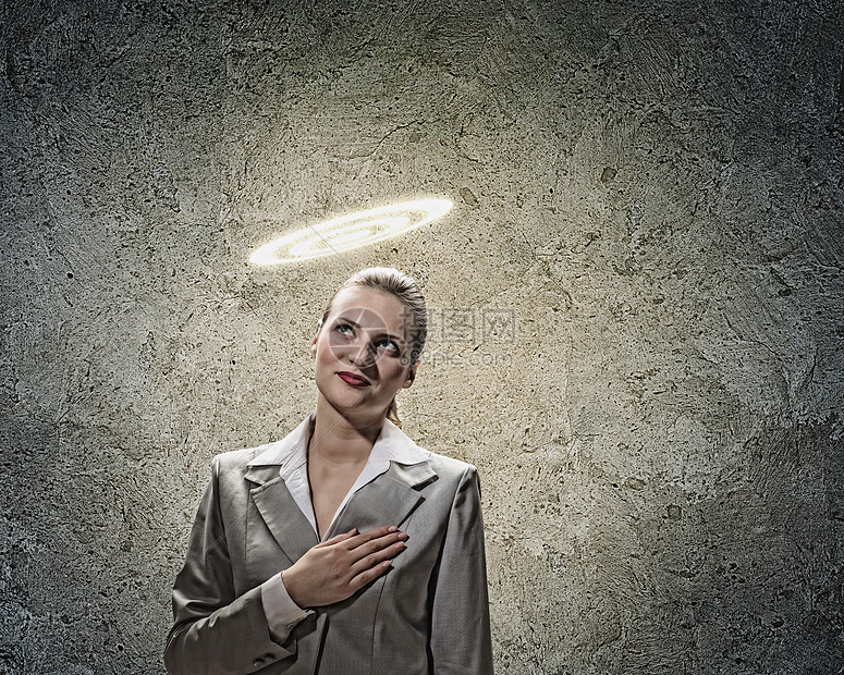 女商人头顶光环的女商人的形象