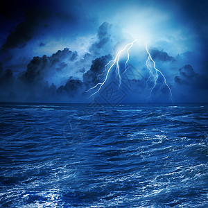 海上雷雨大浪闪电的夜晚暴风雨海的形象背景图片