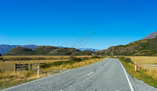 风景如画新西兰阿尔卑斯山道路的自然景观高清图片