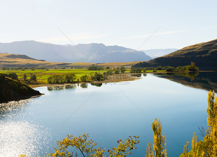 风景如画新西兰阿尔卑斯山湖泊的自然景观图片