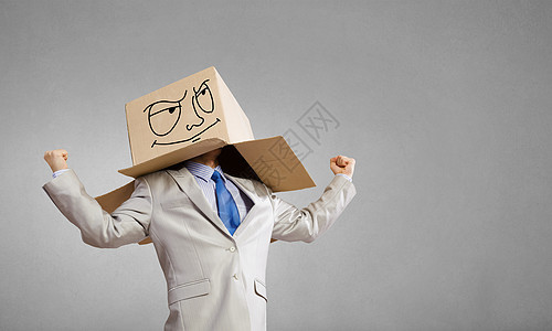 纸箱头商人戴着纸箱,头上画着情感图片