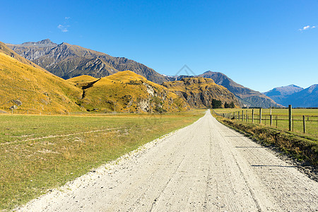 风景如画新西兰阿尔卑斯山道路的自然景观图片