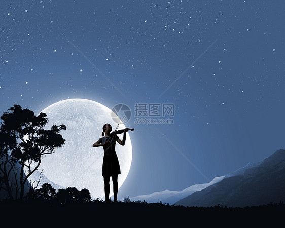 女小提琴手晚上拉小提琴的女人的剪影图片