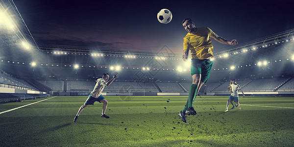 热足球时刻体育场球场的足球运动员为球而战图片