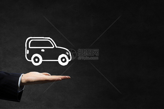 汽车保险灰色背景的汽车的商人之手图片