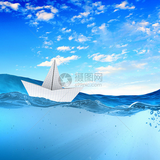 纸船纸船漂浮水上图片