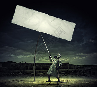 防具里的跟踪者戴着防具伪装的人拉着空白的横幅文字的位置