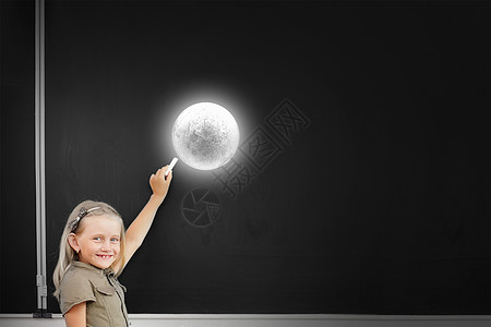 可爱的学校女孩黑板上画月亮们月球了解多少图片