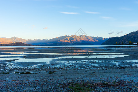 风景如画新西兰阿尔卑斯山湖泊的自然景观图片