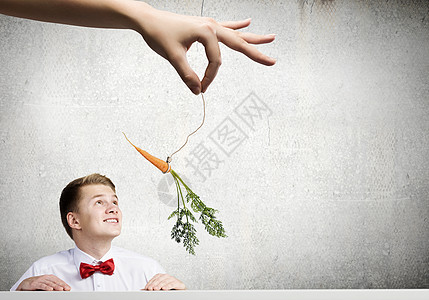 商业动机趣的形象,商人追逐胡萝卜图片
