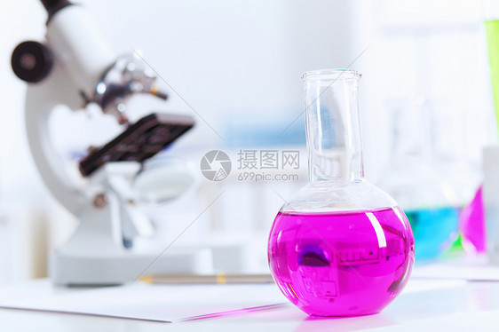 化学实验室璃器皿,彩色液体图片