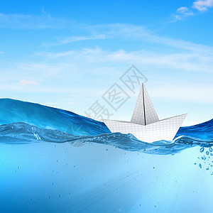 折纸船用纸蓝色水上航行的船图片