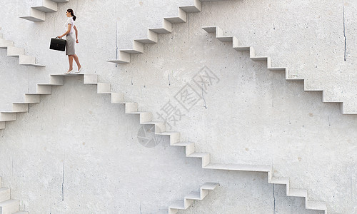阶梯封面上职业阶梯轻的女商人走上楼梯,成长进步的象征背景