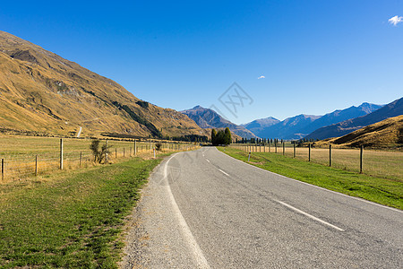 风景如画新西兰阿尔卑斯山道路的自然景观图片