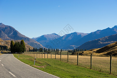 风景如画新西兰阿尔卑斯山道路的自然景观图片