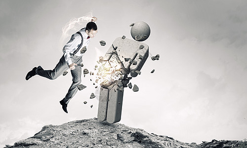 人撞了手坚定的商人用拳头砸碎石头的身影图片