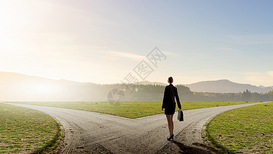从你全世界路过背影背景