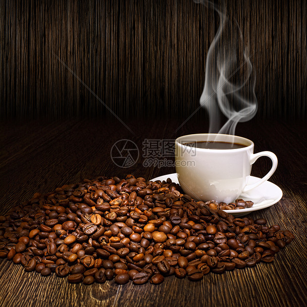 咖啡豆白色杯子的形象图片