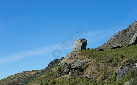 风景如画新西兰阿尔卑斯山远足者的自然景观图片